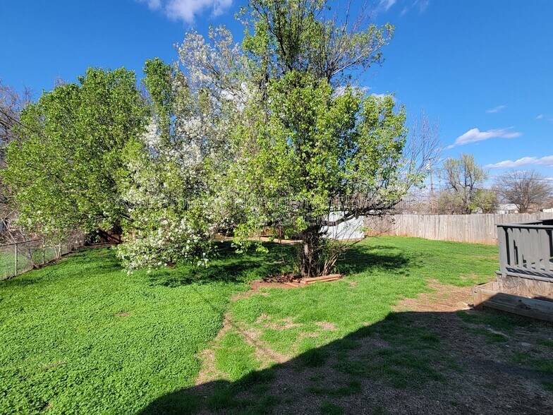 Building Photo - 4205 SE 47th St