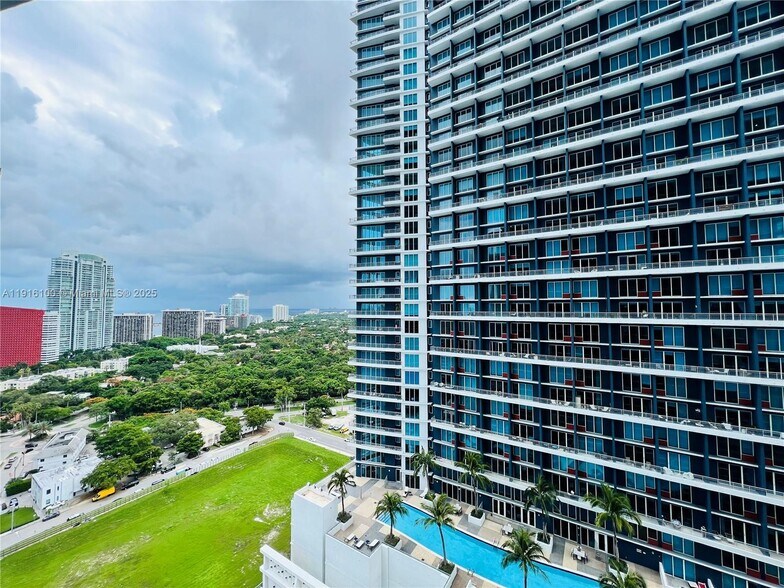 Building Photo - 1300 S Miami Ave