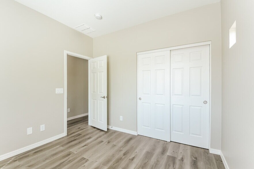 Building Photo - 4536 W Cottontail Rd