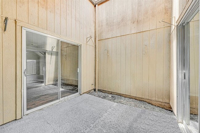 Building Photo - 2803 Camelot Ln