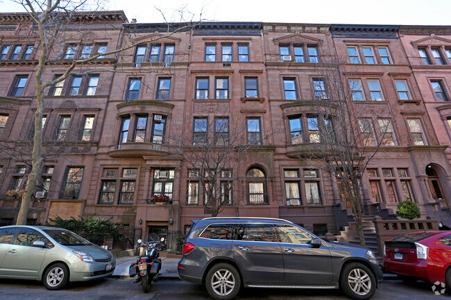 Building Photo - 44 W 89th St