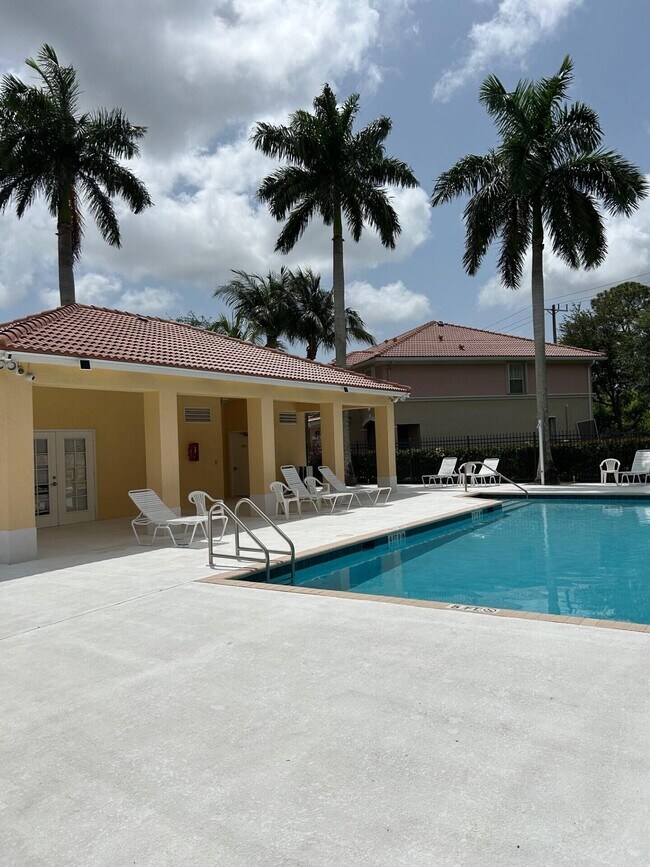 Building Photo - 1412 Seminole Palms Dr