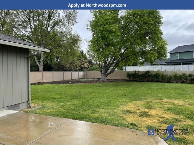 Building Photo - Gorgeous Newly Update 3 Bedroom 2 Bath Home in Friendly Central Point