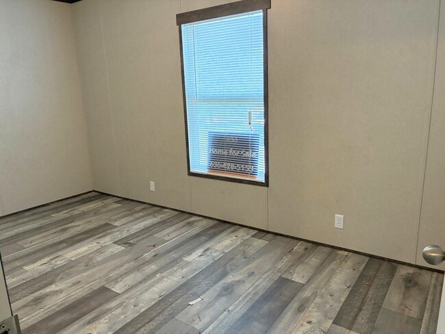 Building Photo - 1725 W Golden Cir