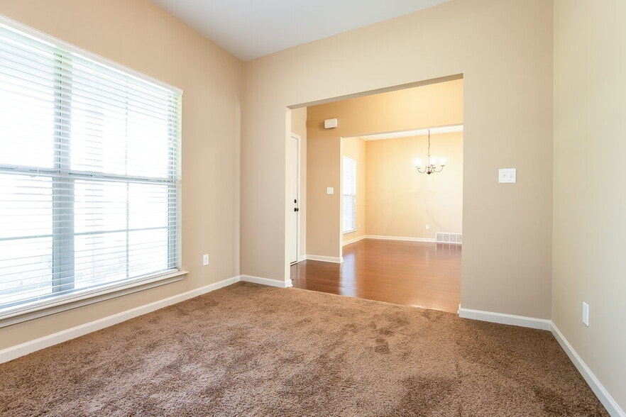 Building Photo - 6057 Vera Ln