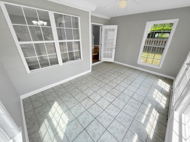 Building Photo - 1926 Leacroft Ct