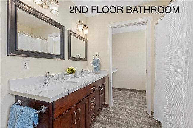 Building Photo - 323 3rd Pl NW