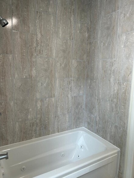 Jacuzzi tub - 8 Forest Ave