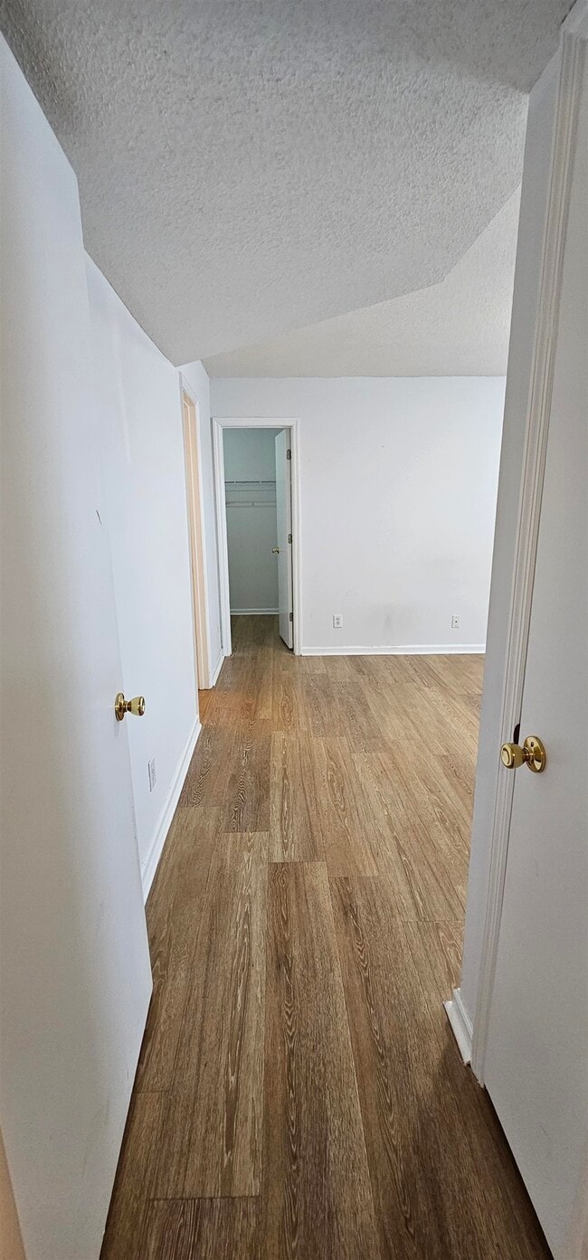 Building Photo - 2273 Huntingdon Dr