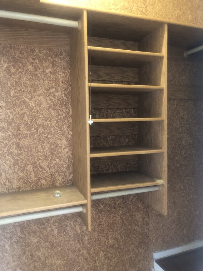 Building Photo - 81 N Catalina Ave