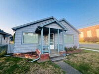 Building Photo - 3 bedroom, 1 bath home Sedro-Woolley