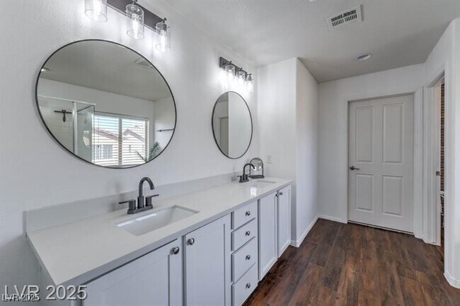 Building Photo - 10598 Cliff Lake St