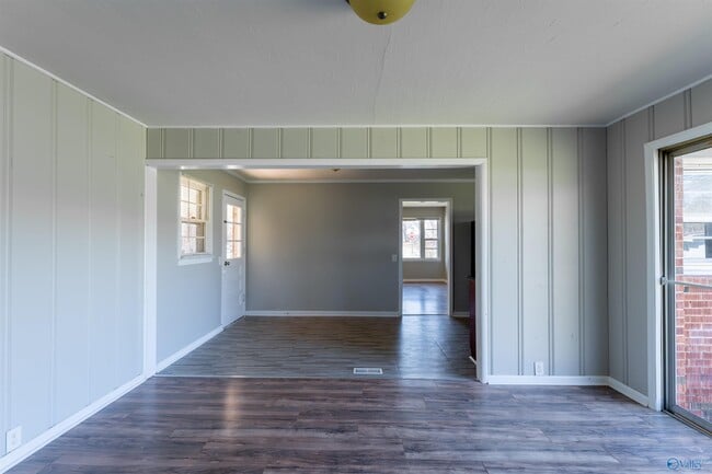 Building Photo - 712 Marion Dr