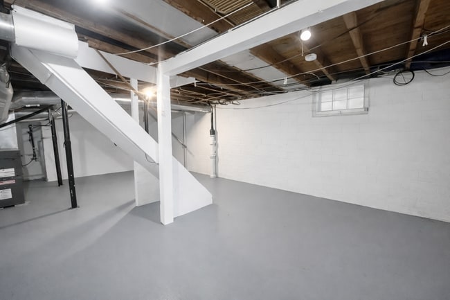 Building Photo - 2 Bedroom Plain Township Ranch for Rent