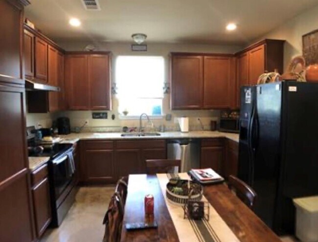 Building Photo - 1300 Hausman Dr