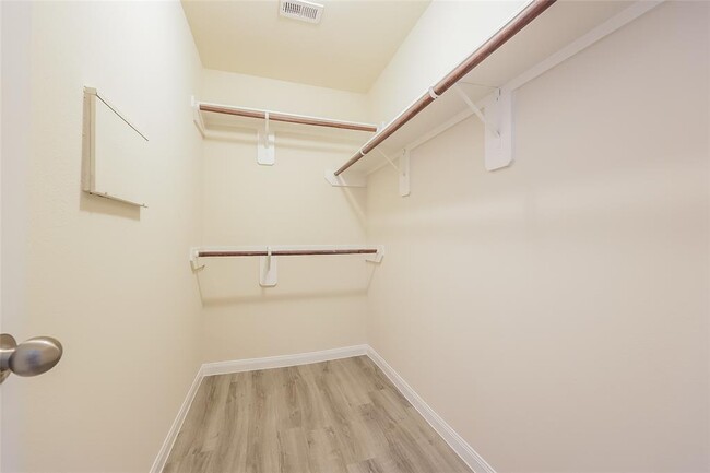 Building Photo - 12702 Memorial Ranch Rd