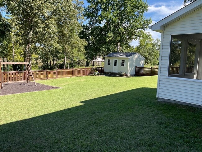 Building Photo - 4 Bedroom 2.5 Bathroom located in Old Mill...