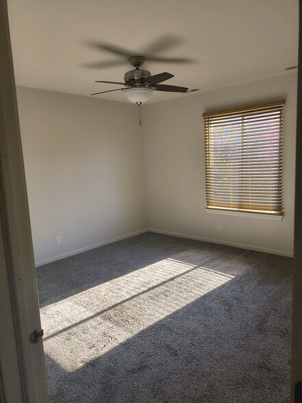 Building Photo - 22241 W Niagara Trl