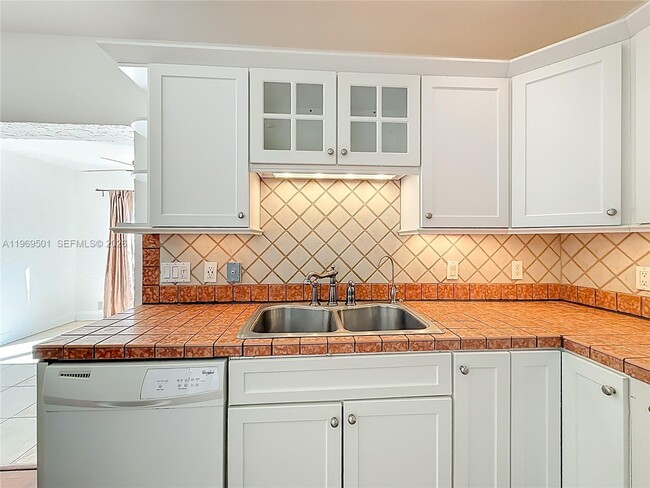 Building Photo - 2133 N 14th Ave