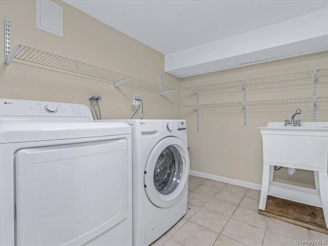 Building Photo - 58-52 208th St