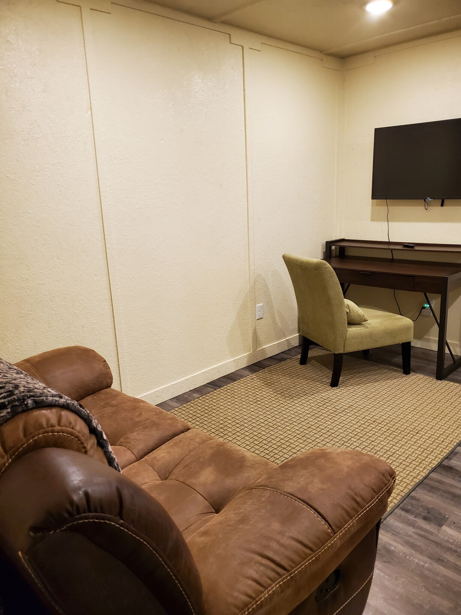 Couch tv and desk for your convenience. - 10016 s hwy 81