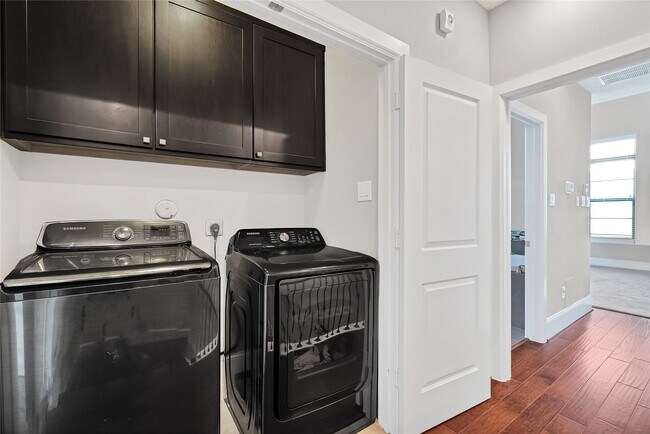 Building Photo - 5451 Larkin St