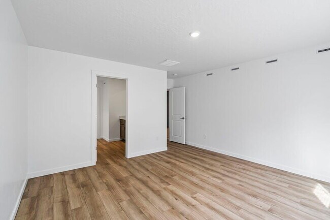 Building Photo - 6743 W Yoke St