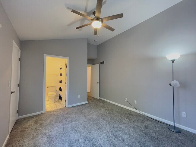Building Photo - 1305 Hanford Sq