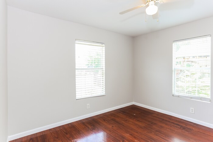 Building Photo - 8914 Cardella Ave
