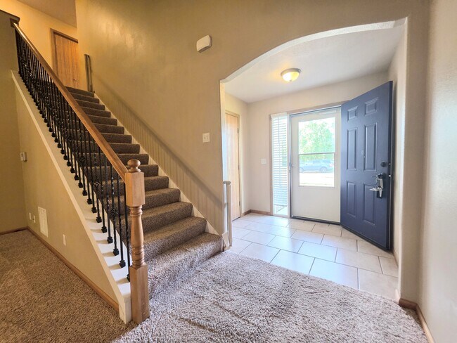 Building Photo - 606 Highland Ridge Dr