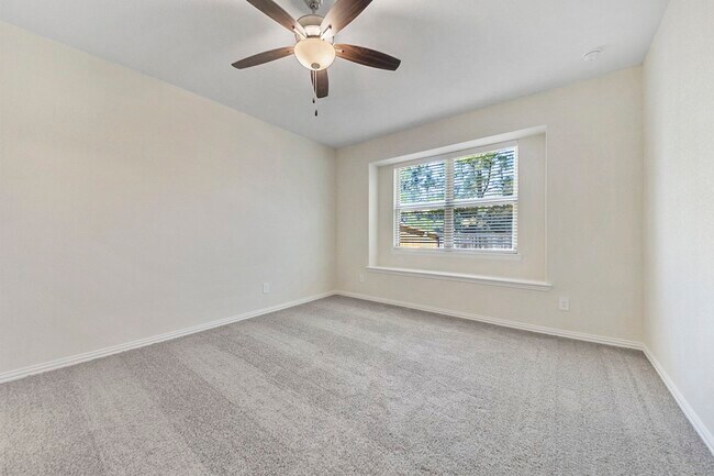 Building Photo - 115 Silver Sky St