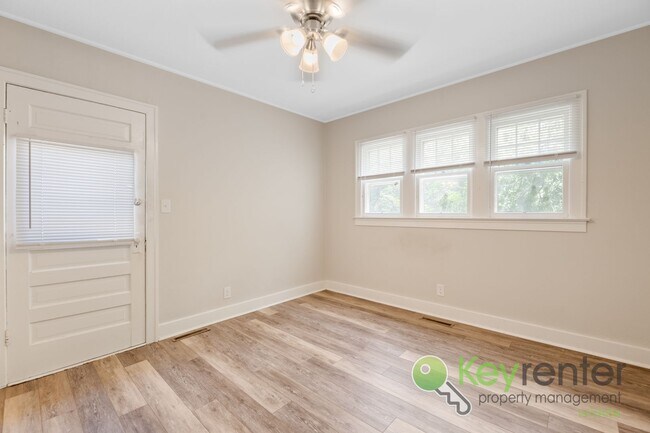 Building Photo - 3 Bed 1 Bath In Quiet Neighborhood