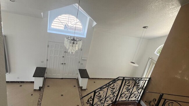 Building Photo - Elegant House in Playa Del ray