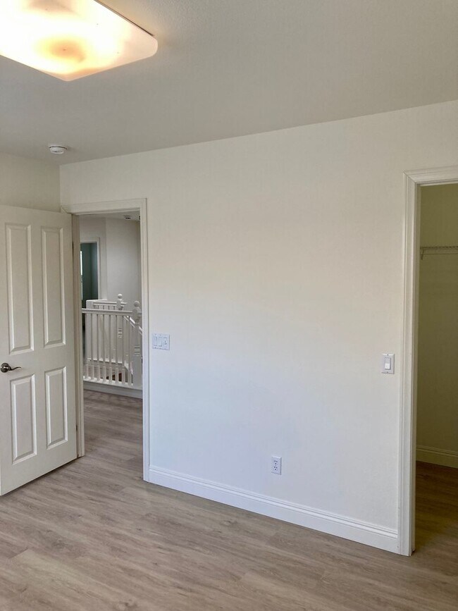 Building Photo - 61 Keepsake