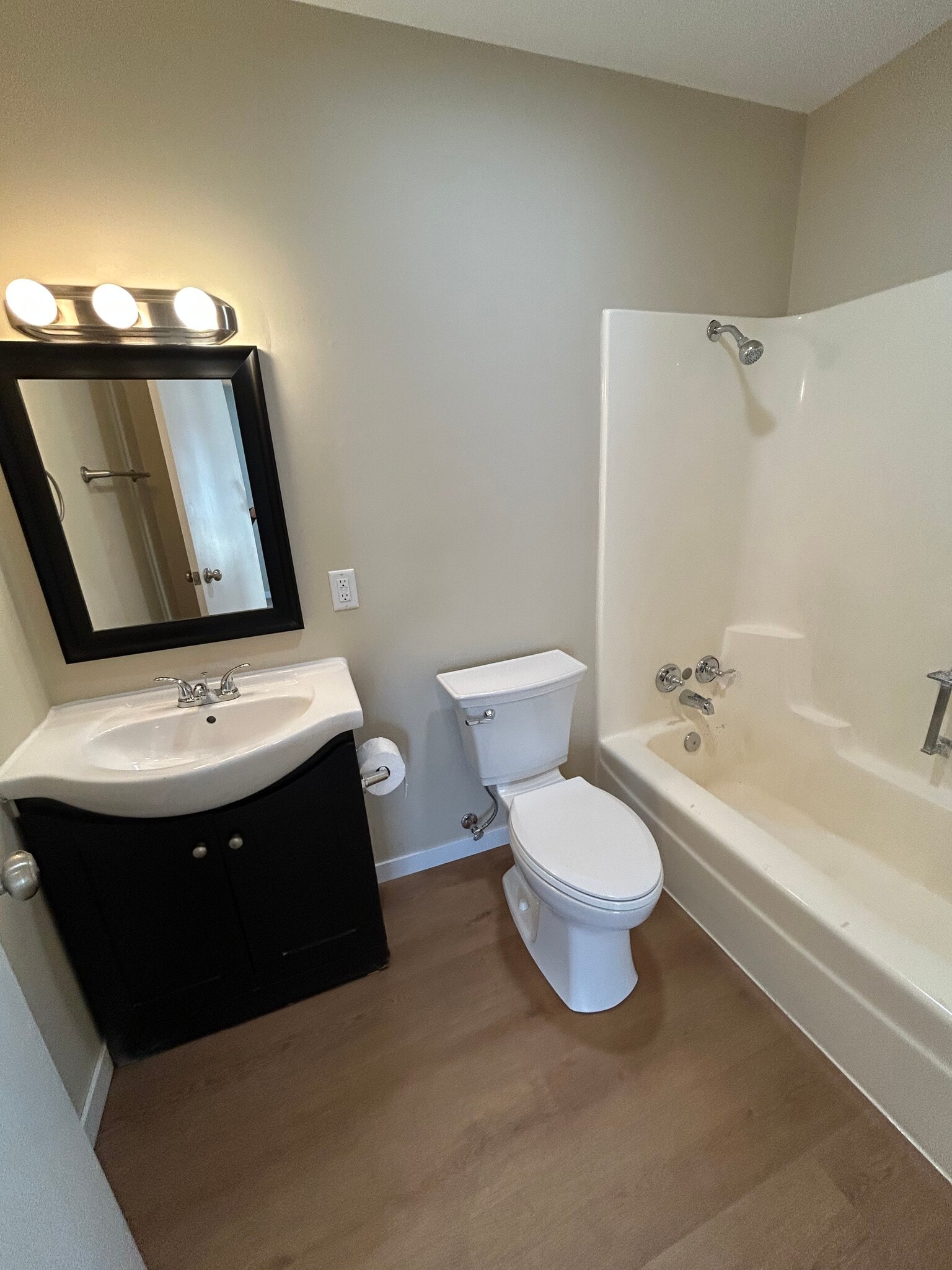 Building Photo - 214 S 4th Ave