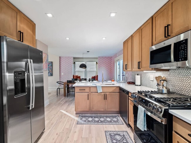 Building Photo - 6110 Ellen Ave