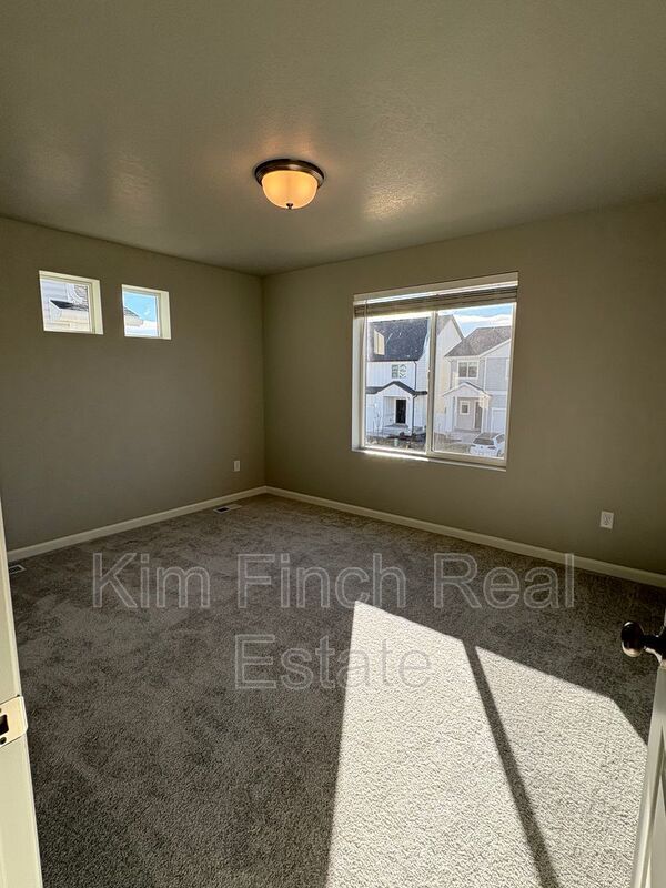 Building Photo - 56 E Portico Ln