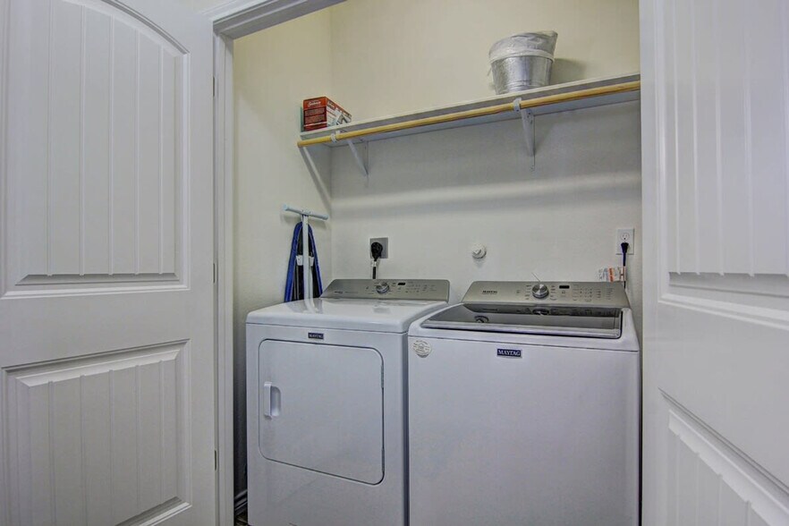 Building Photo - 1813 Eleventh Street-SI ID1023289P