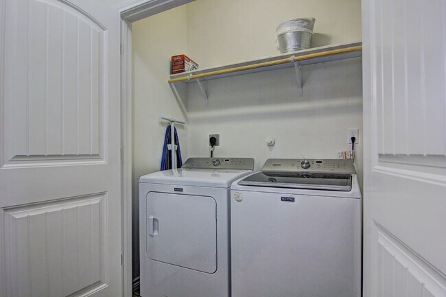 Building Photo - 1813 Eleventh Street-SI ID1023289P