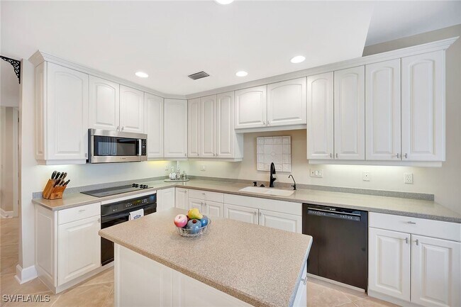 Building Photo - 1004 5th St S