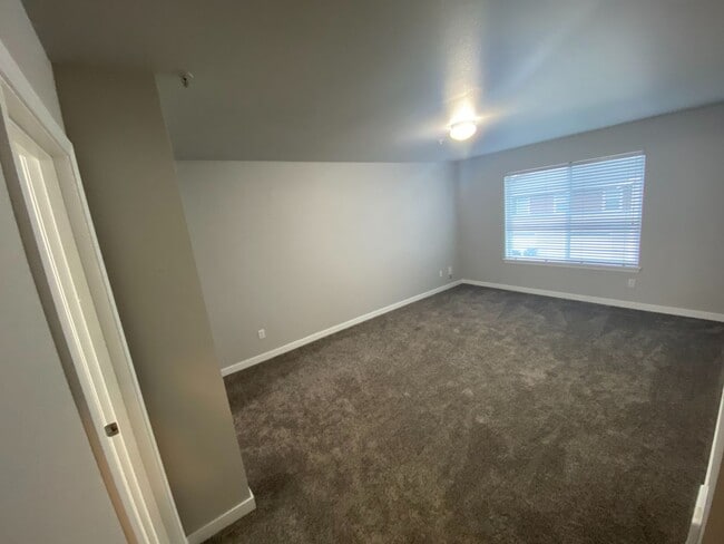 Building Photo - 2 Bedroom with a Den, 1-car oversized detached garage, DuPont Condo
