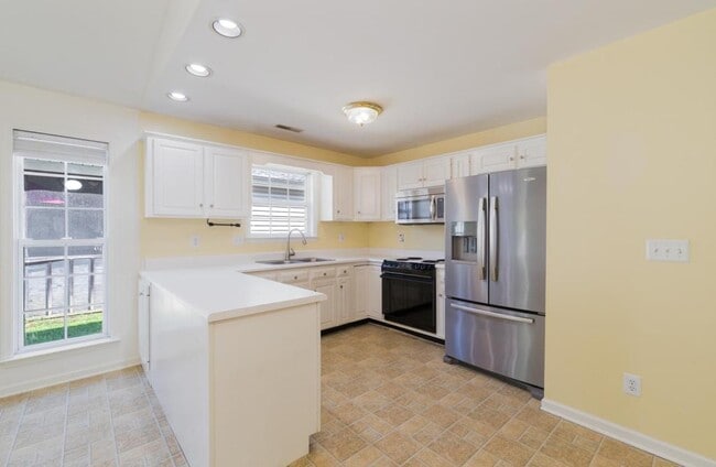 Building Photo - 9608 Waycross Cir