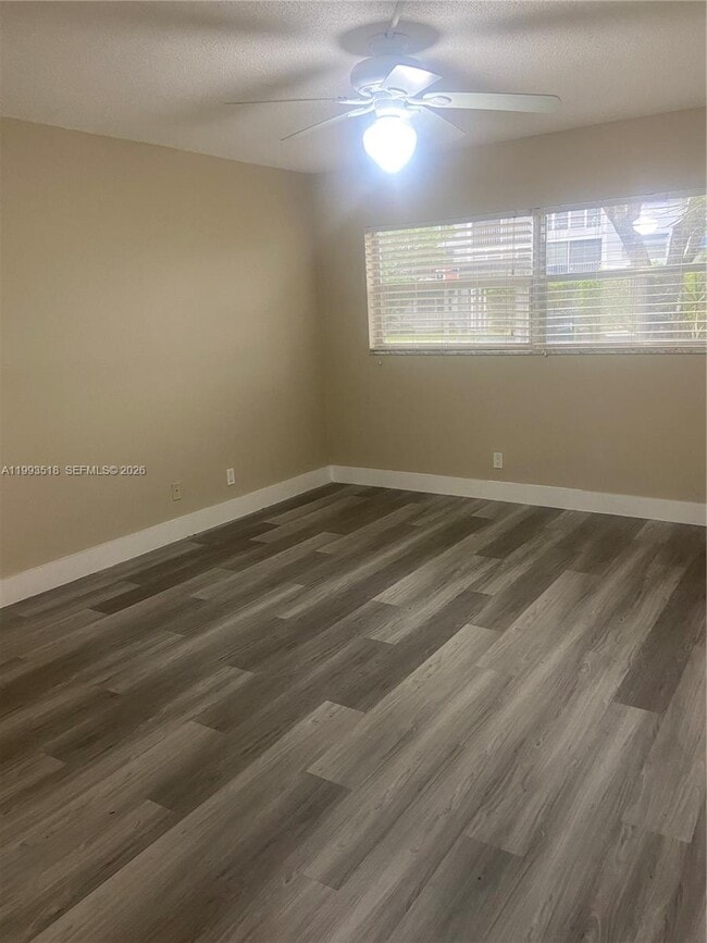 Building Photo - 7897 Golf Cir Dr