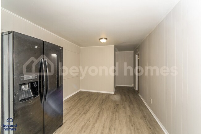 Building Photo - Discover this 3-bedroom, 1.5-bath home in Birmingham’s Spring Lake area!