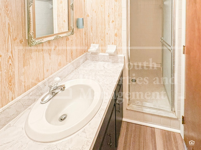 Building Photo - 715 W Daughtery Rd