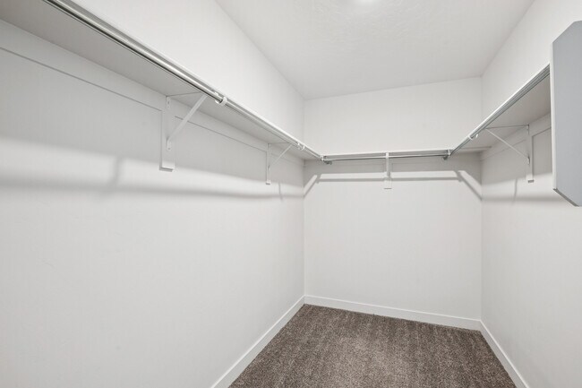 Building Photo - 102 E Grant Ln