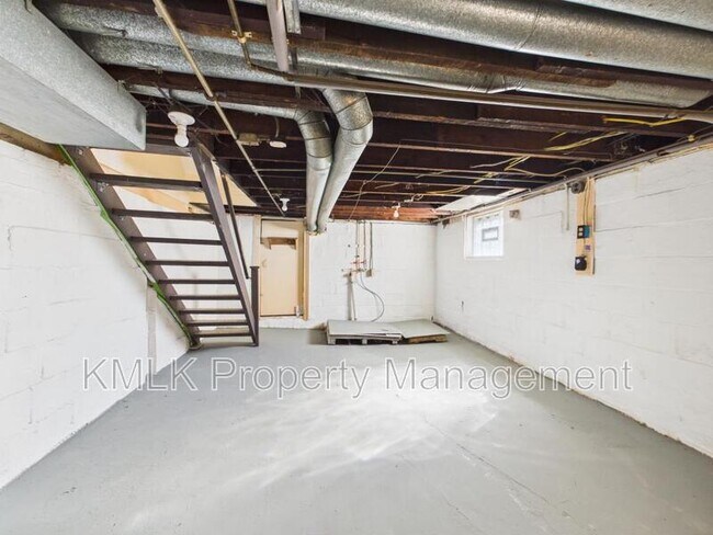 Building Photo - 446 7th St