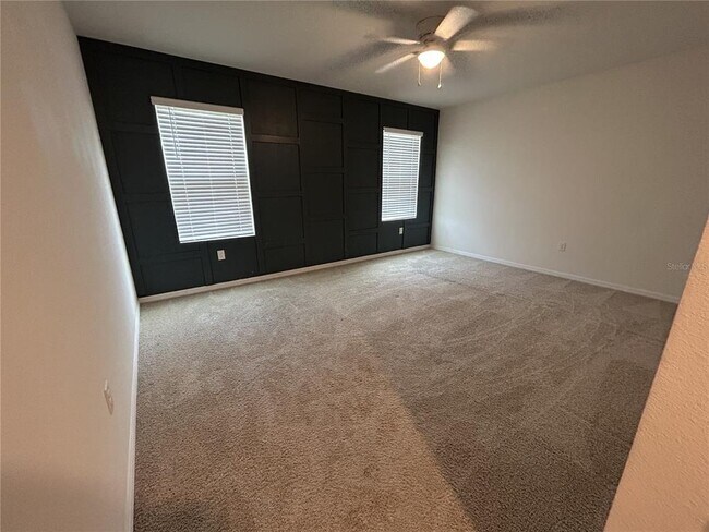 Building Photo - 4965 NE 14th Pl