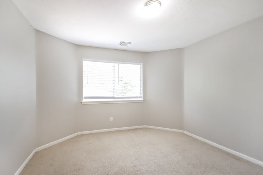 Building Photo - 3102 Hickory Falls Dr