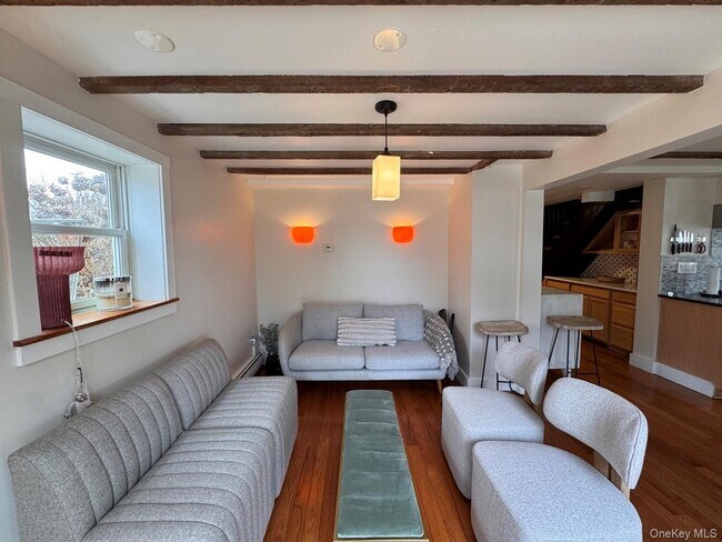 Building Photo - 69 Russell Ave